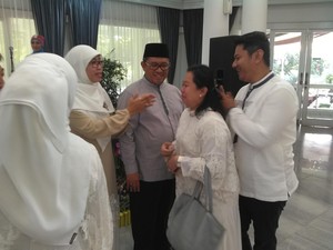 Usai Salat Id, Warga Serbu Kediaman Gubernur Jabar