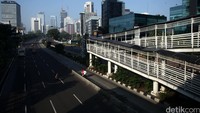 Lalu lintas jalanan Jakarta sempat sedikit ramai di beberapa ruas jalan, saat para jamaah berangkat untuk Salat Id, Rabu (6/7/2016).