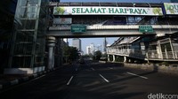 Jutaan orang yang biasa berlalu lintas di Jalanan Jakarta telah meninggalkan ibukota untuk berlebaran di kampung halaman. 