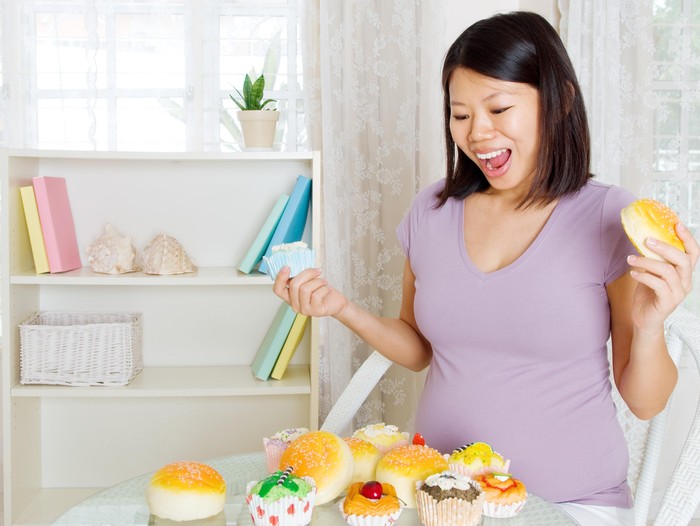 Tips Agar Ibu Hamil Tidak Makan Berlebihan Saat Silaturahim di Hari Lebaran