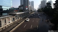 Meskipun jalanan lengang, diharapkan bagi para pengguna jalan untuk tidak memacu kendaraanya dengan kecepatan tinggi karena berpotensi menyebabkan kecelakan.