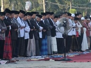 Presiden Jokowi Salat Id Bersama Ribuan Masyarakat Padang