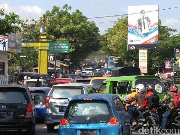 Lalu Lintas Semrawut, Jalan Semarang-Purwodadi Macet lebih 3 km