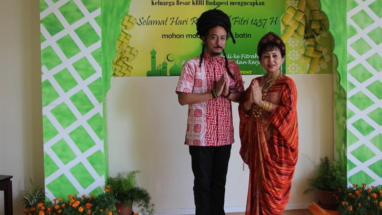 Duta Reggae dan Opor Ayam Meriahkan Lebaran WNI di Hongaria Duta Reggae dan Opor Ayam Meriahkan Lebaran WNI di Hongaria