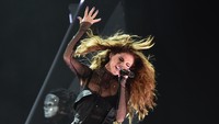 Sebab diketahui kekasih The Weeknd itu memang dikenal sebagai bintang pop. Foto: Dimitrios Kambouris/Getty Images