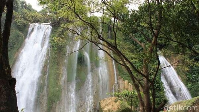 curug cikaso di sukabumi