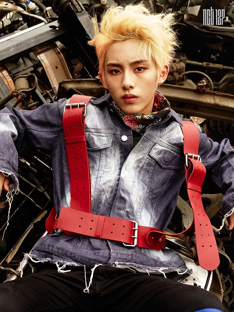 Penampilan Winwin saat debut sebagai personel NCT 127 pada 2016.