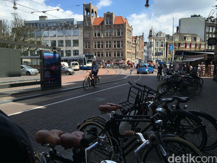 Tak Perlu Tunggu Lama Lintasi Lampu Merah di Kota Ini