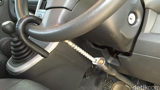 6 Tips Biar Kaca Mobil Nggak Dipecah Maling