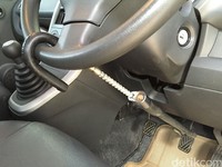 6 Tips Biar Kaca Mobil Nggak Dipecah Maling