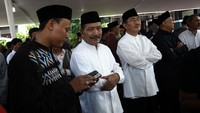 Kapolri Badrodin Haiti tampak juga hadir melayat.