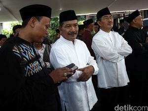 Sejumlah Tokoh Melayat Husni Kamil Manik
