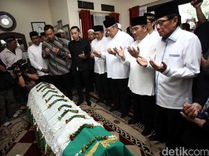 SBY Melayat Husni Kamil Manik