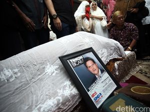 Husni Kamil Manik Meninggal Dunia