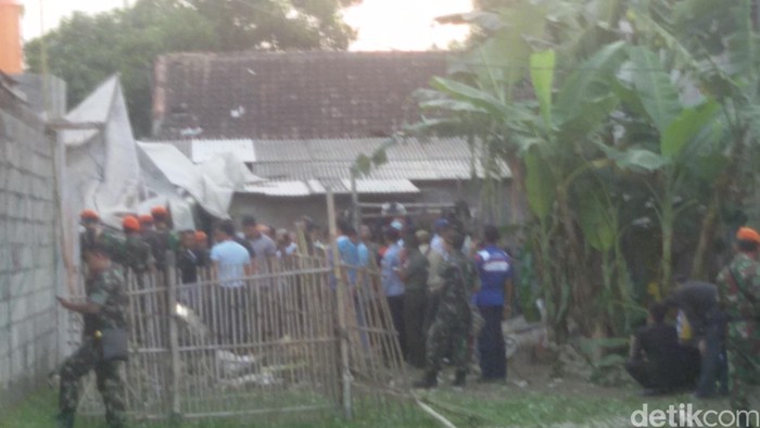 2 Rumah Tertimpa Helikopter Jatuh di Sleman, Begini Kondisinya