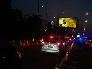 Lalin Padat, Rest Ares KM 39 Tol Jakarta-Cikampek Buka Tutup