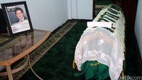 Husni Kamil Manik meninggal semalam saat menjalani perawatan di RS Pusat Pertamina. Husni meninggal di usia ke-41. 
