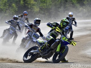 Mengintip Cara Valentino Rossi Didik 2 Rider Muda Indonesia