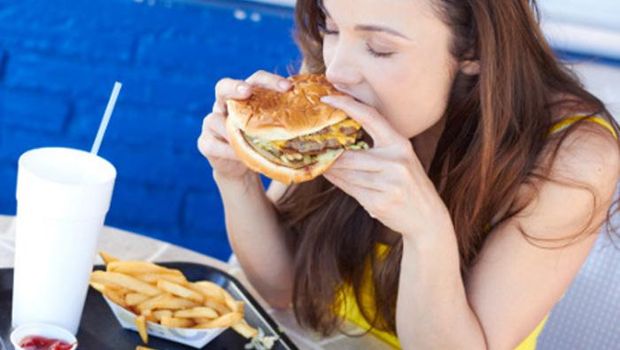 Junk food juga memicu peningkatan kolesterol