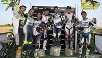 Mereka dididik langsung oleh Valentino Rossi dan ikut pula anak didiknya di VR46 Riders Academy yang saat ini melakoni balap Moto2 dan Moto3 seperti Luca Marini, Franco Morbidelli, Lorenzo Baldassarri, Nicolo Bulega, Niccolo Antoneli dan Andrea Migno. Istimewa/dok Yamaha.