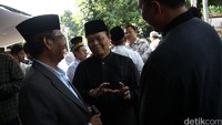 Husni rencananya akan dimakamkan di TPU Jeruk Purut, Jakarta Selatan, siang ini.