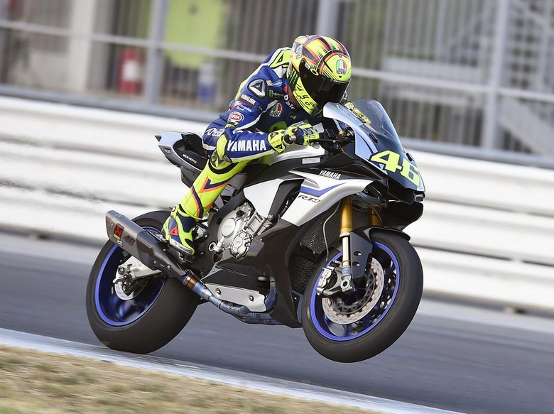 Valentino Rossi Gembleng Pebalap Indonesia di Sirkuit 
