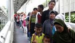 Antrean Penumpang di Halte Dukuh Atas