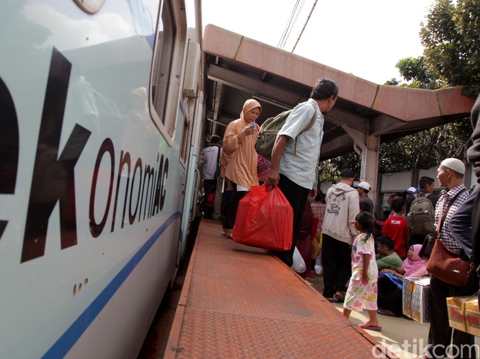 Mulai Besok, PT KAI Layani Tiket Lebaran