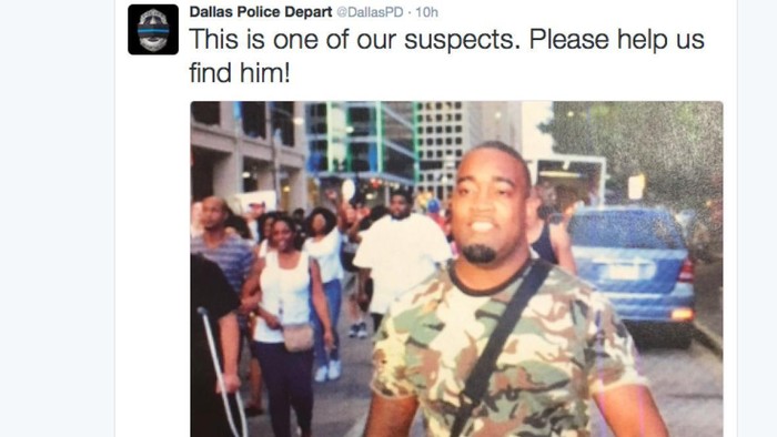 Pria Ini Sempat Dikira Penembak 5 Polisi di Dallas karena Tenteng Senjata