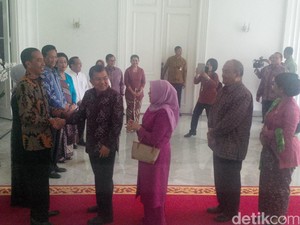 Tiba di Gedung Agung, Wapres JK Langsung Salami Presiden Jokowi