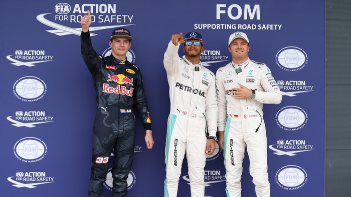 Kelakar Verstappen: Sepertinya Pebalap Mercedes Punya Tombol Turbo