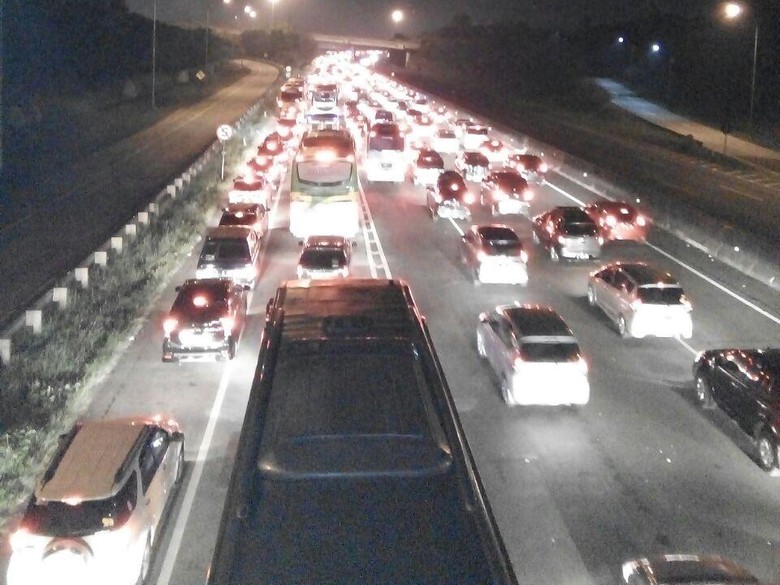 Jelang Libur Panjang, Tol Jakarta-Cikampek Lancar di Dua Arah Jelang Libur Panjang, Tol Jakarta-Cikampek Lancar di Dua Arah