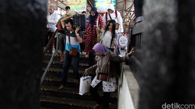 Arus Balik di Stasiun Senen Mulai Ramai