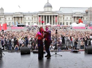 Meriahkan Lebaran, Wali Kota London Ajak Selfie Ribuan Orang di Trafalgar Square