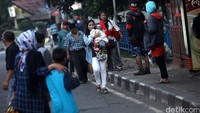 Dibandingkan tahun lalu, jumlah penumpang yang tiba di Terminal Kampung Rambutan mengalami peningkatan hingga 61 persen.