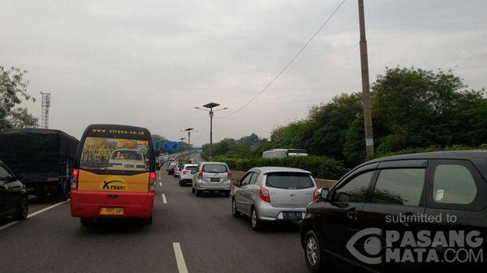 Tol Purbaleunyi Arah Cikarang Macet Mulai Rest Area KM 72