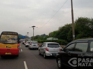Tol Purbaleunyi Arah Cikarang Macet Mulai Rest Area KM 72