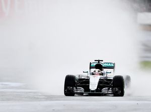 Juara, Hamilton Catat Hat-trick di GP Inggris
