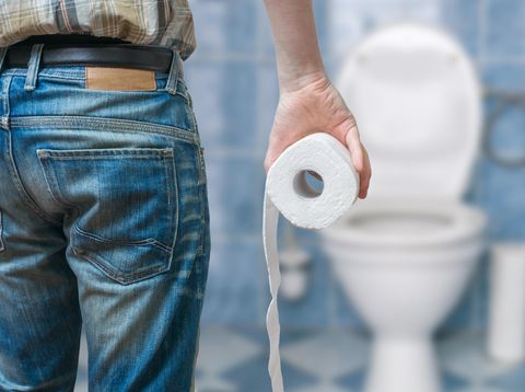 Suka Menaruh Tisu di Dudukan Toilet Umum? Ini Risiko Kesehatannya