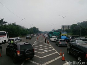 Contraflow di Tol Cikampek Arah Jakarta Diperpanjang dari KM 69-KM 35
