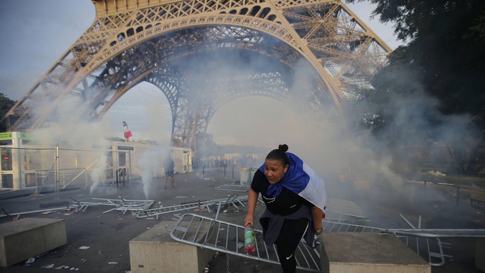 Menara Eiffel Ditutup Sementara Usai Rusuh Final Piala Eropa 2016