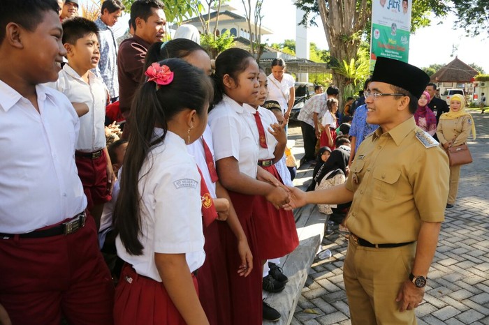 77 Anak Penambang Belerang Dapat Beasiswa Rp 2,5 Juta dari Saweran Jazz Ijen