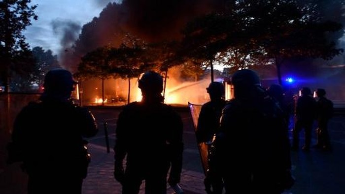 Rusuh di Dekat Menara Eiffel Saat Final Piala Eropa, 40 Orang Ditangkap