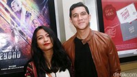 Arda bergaya dengan kaus hitam dan jaket kulit coklat. Pool/Gus Mun/detikFoto.