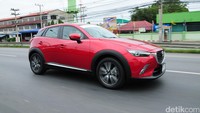 Mazda CX-3 di Vinh, Vietnam. Rangka kendaraan yang dilengkapi SKYACTIV-BODY memiliki kekokohan yang tinggi dengan bobot ringan, serta didukung performa keamanan kelas atas terhadap benturan akibat kecelakaan untuk menghindari cedera fatal bagi penggunanya. Foto: Rivki