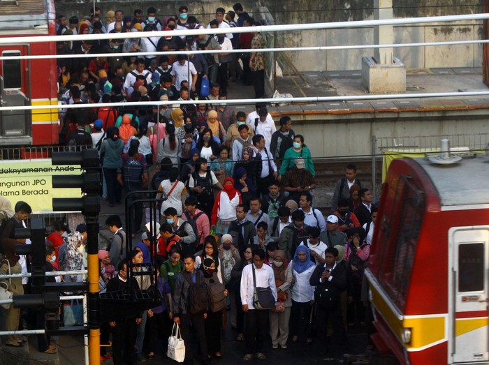 Penumpang Commuter Line Tembus Angka 1 Juta