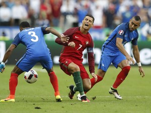 Cristiano Ronaldo, Michael Phelps, dan Superman yang Butuh Bantuan