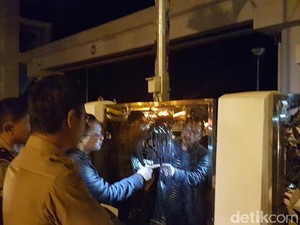 Asyik Bermain di Jembatan Suroboyo, Jari Seorang Pengunjung Tersangkut Pagar
