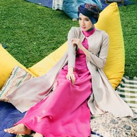 Wardrobe: Zoya. Fotografer: Denny Tjan. Makeup Artist: Zoya. Lokasi: Twin House Restaurant, Jl Cipete Raya No.1A, Cipete, Cilandak, Jakarta Selatan. Stylist: Arina Yulistara & Daniel Ngantung. Model: Dhini Aminarti.