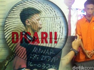 Ade Irma Sempat Tempelkan Cap Biru ke Tangan Anwar yang Menyamar Memakai Gamis